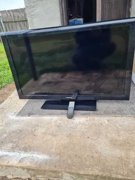 Телевізор  тошіба 40 дюймів.  В гарному робочому стані