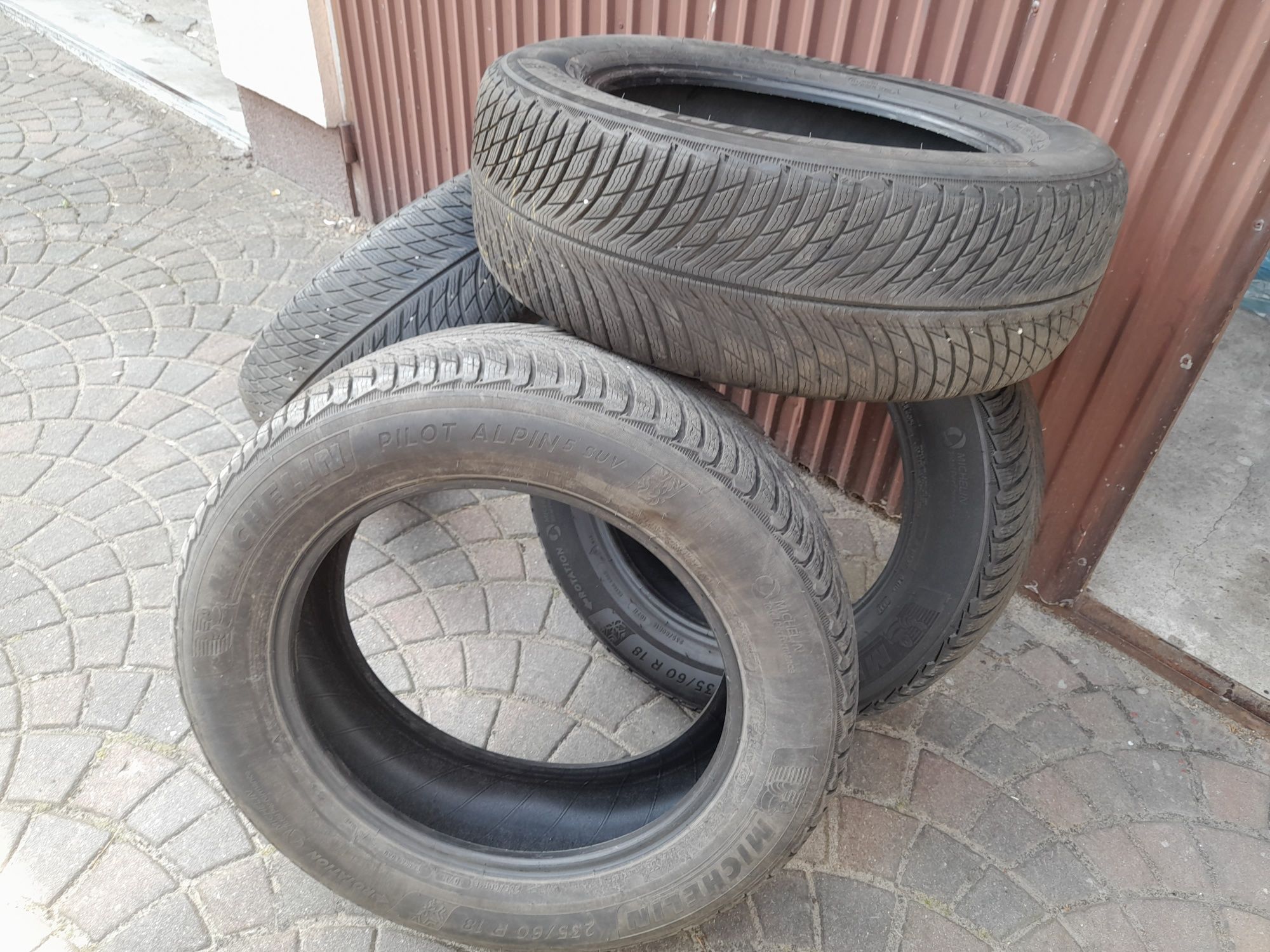Opony zimowe Michelin 235 .60 .18