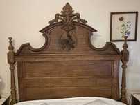 Mobília de quarto de madeira de carvalho com tampos mármore (vintage)
