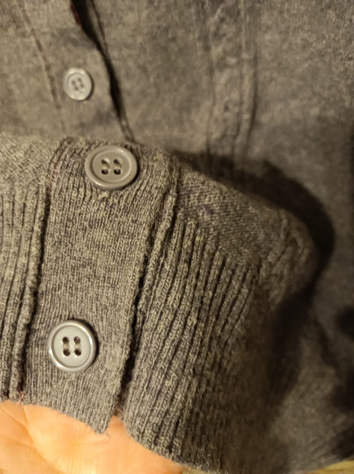sweterek na guziki z wełny jagniecej L