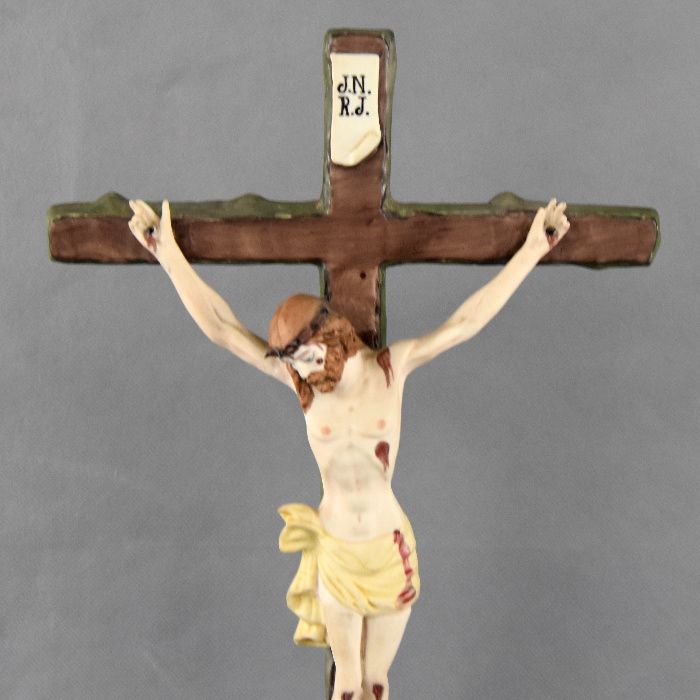 Cristo Crucificado em Biscuit da fábrica Porcil
