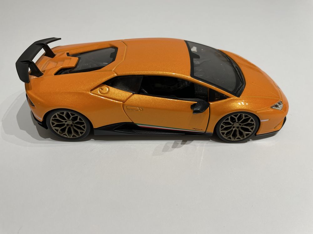 BURAGO 1:24 Lamborghini Huracan Performante PRYWATNA WYPRZEDAŻ POZNAŃ!