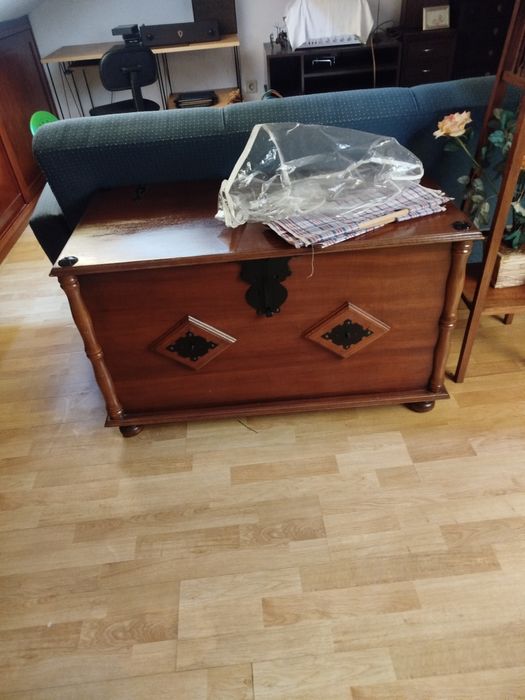 Baú de madeira para arrumação