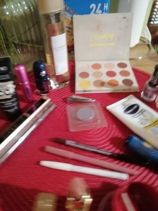 Duży zestaw kosmetyków, 18 szt. + perfumy.