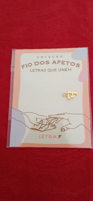 Letra F, da coleção Fio dos Afetos, nova