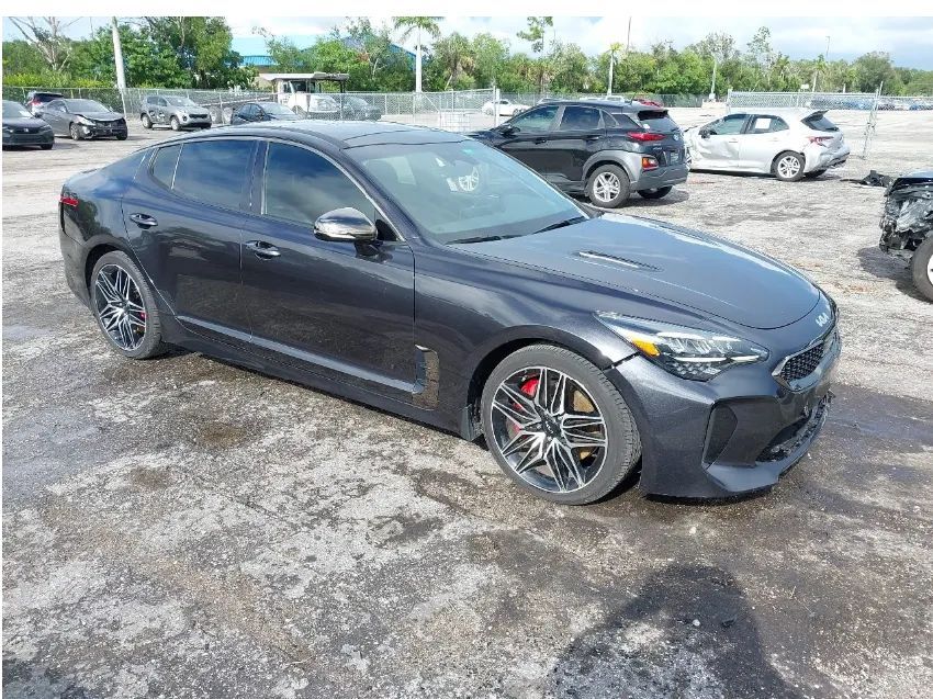 Kia Stinger 3.3 V6 GT1 | Mała szkoda | Bardzo niski przebieg