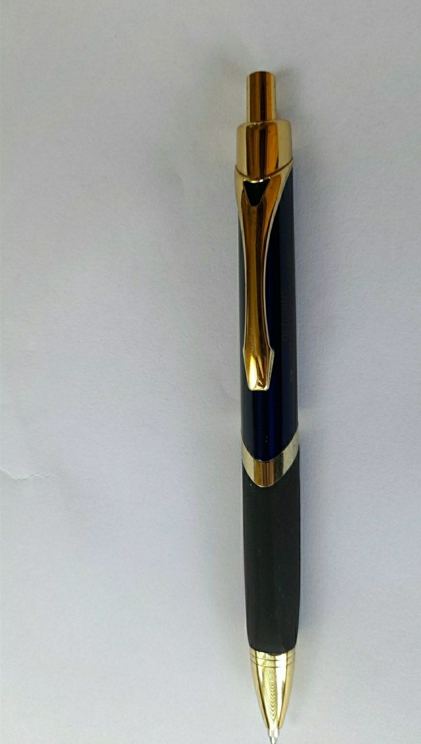 Гарна шарікова ручка