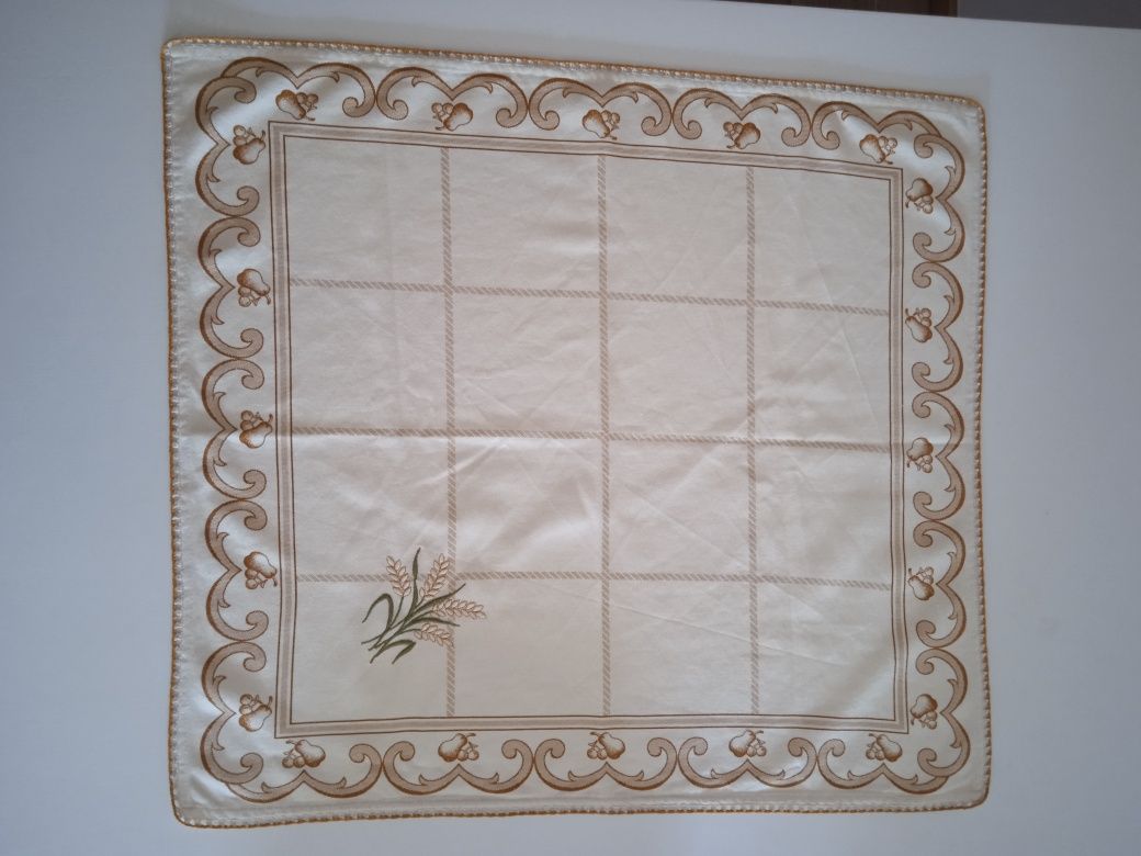 Toalha de mesa bege