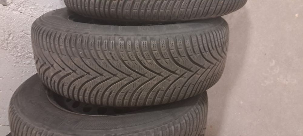 4x całe Koła 215/65/r16 z czujnikami powietrza.