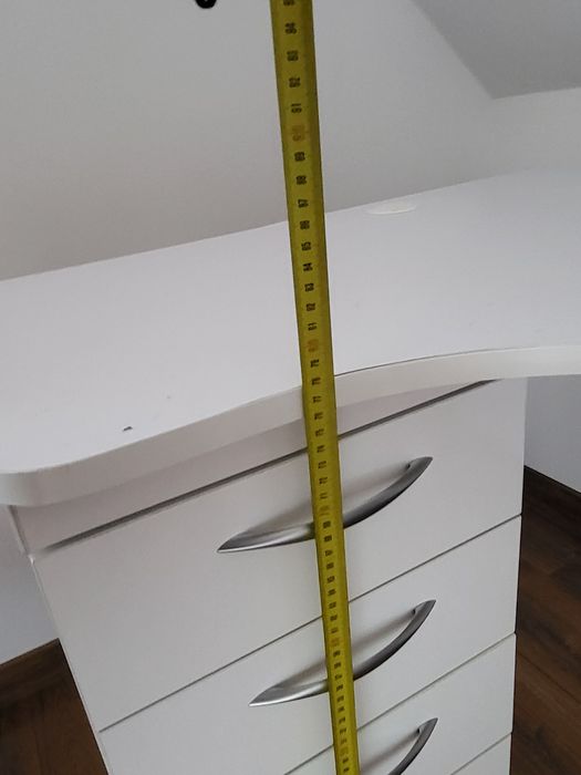 Biurko narożne robione na wymiar – solidne, z szufladam