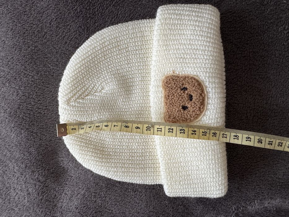 Шапка дитяча 1 -2 роки, біла з ведмедиком