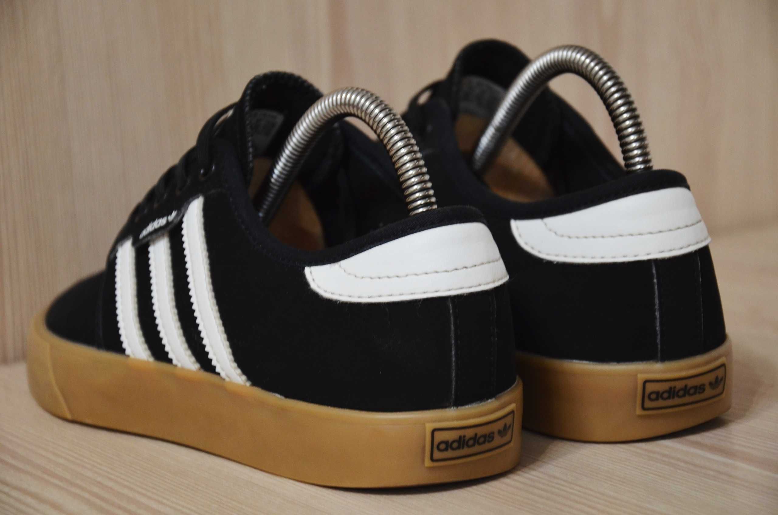 Adidas .  Кеди текстильні