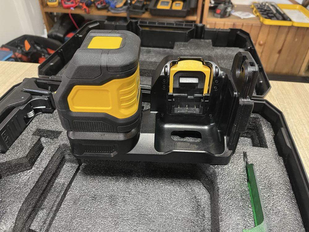 Dewalt DCE088G18 / вживаний лазерний рівень Девольт 12-18V
