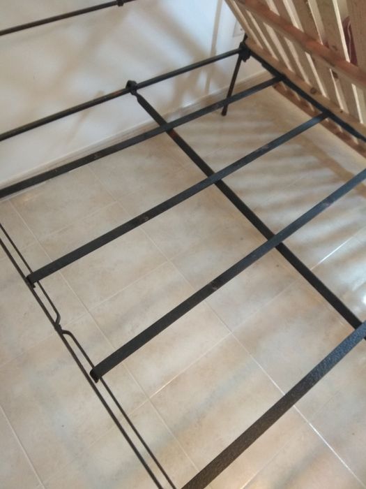 Cama de ferro restaurada