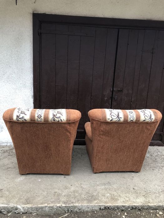 Крісла у вітальню