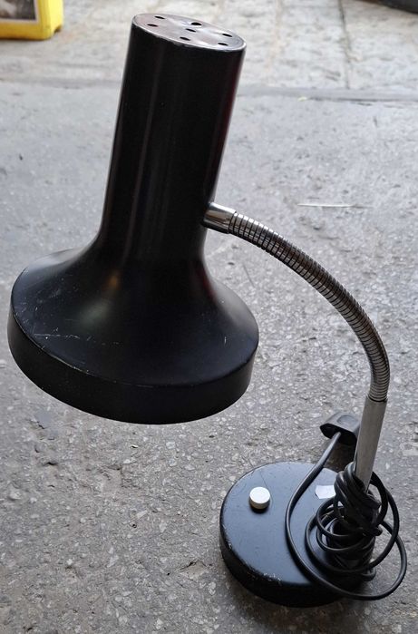 Lampka biurkowa gięta
