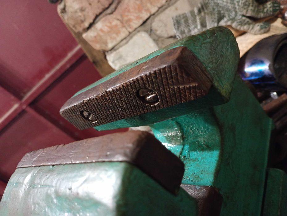 Тиски слесарные быстрозажимные тески лещата