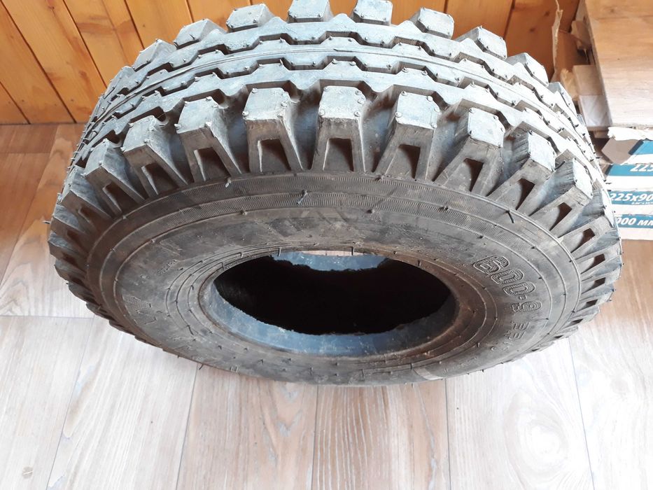 Шини  на навантажувач 600-9   R 10