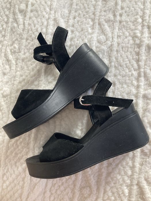 босоніжки на платформі