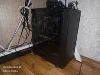 Komputer gamingowy + monitor + klawiatura