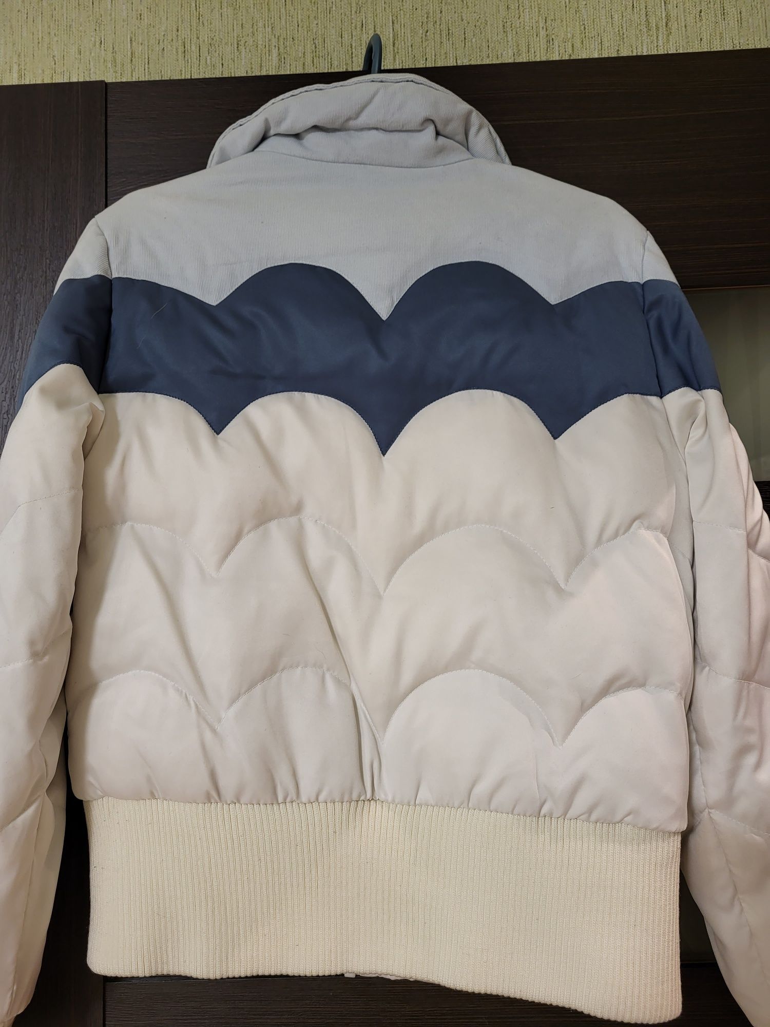 Продам куртку пуховик Levis