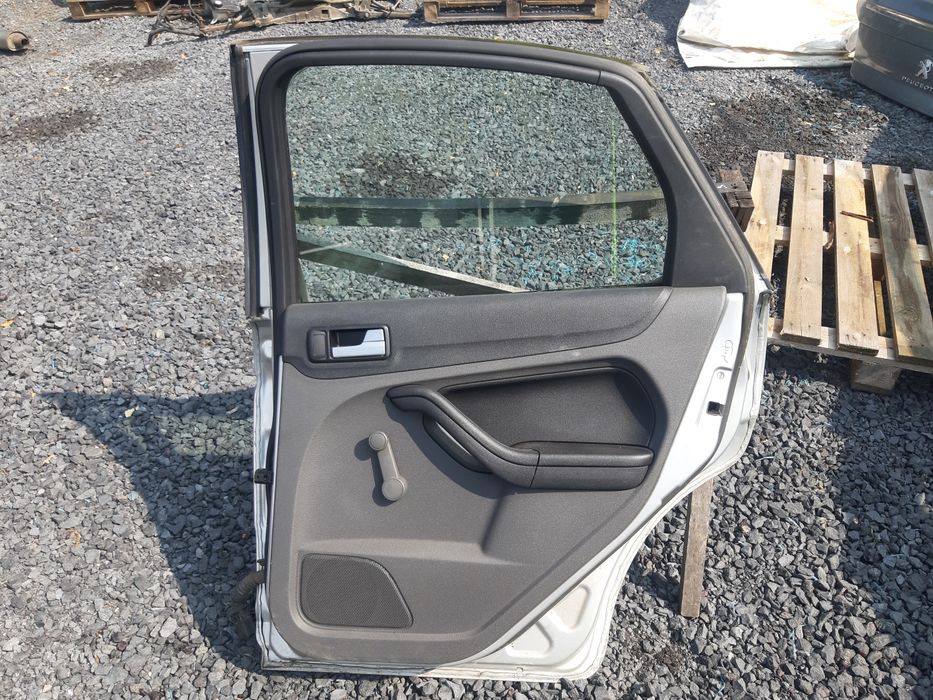 Ford Focus mk2 05r. 5d hb drzwi kompletne prawy tył O3