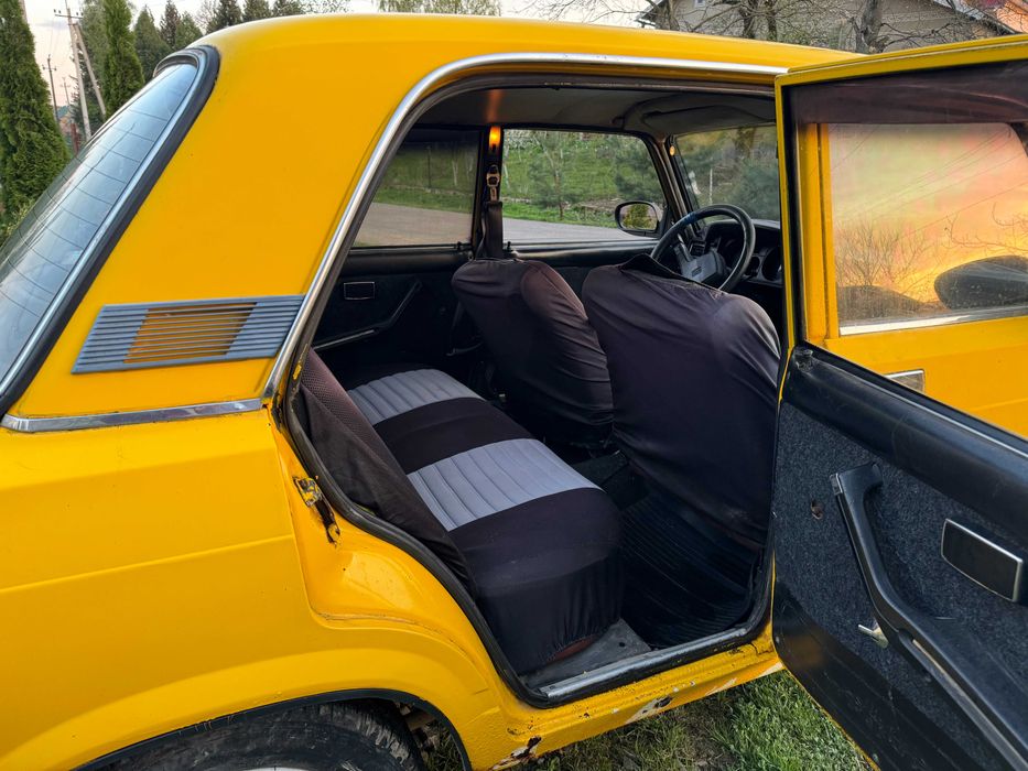 Автомобіль ВАЗ 2105