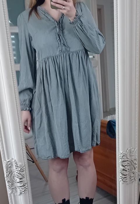 Szara zwiewna sukienka odcinana w pasie M