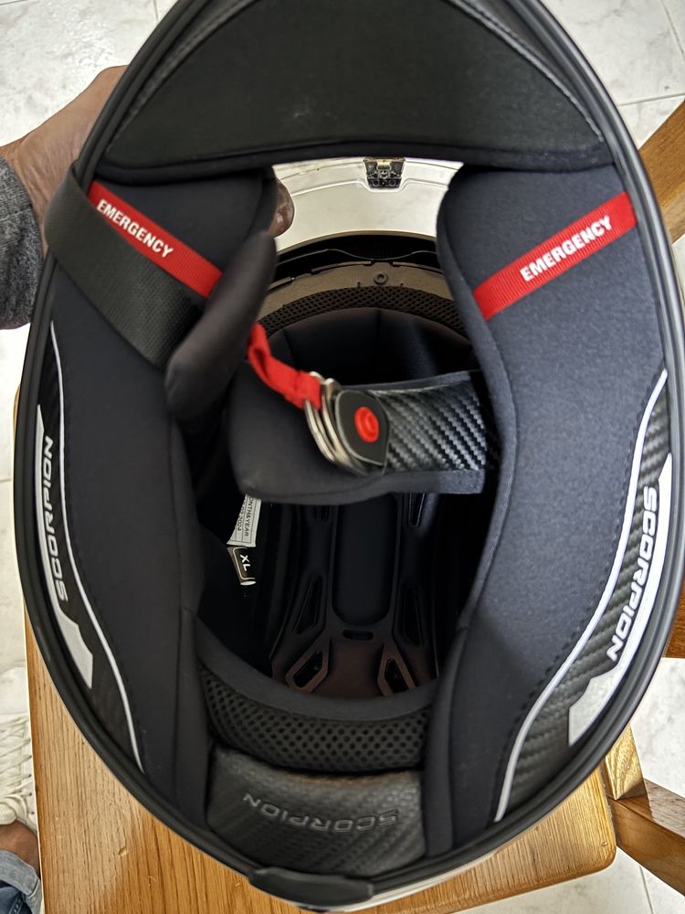 Capacete Scorpion EXO-1400 EVO II Carbon Air Reika