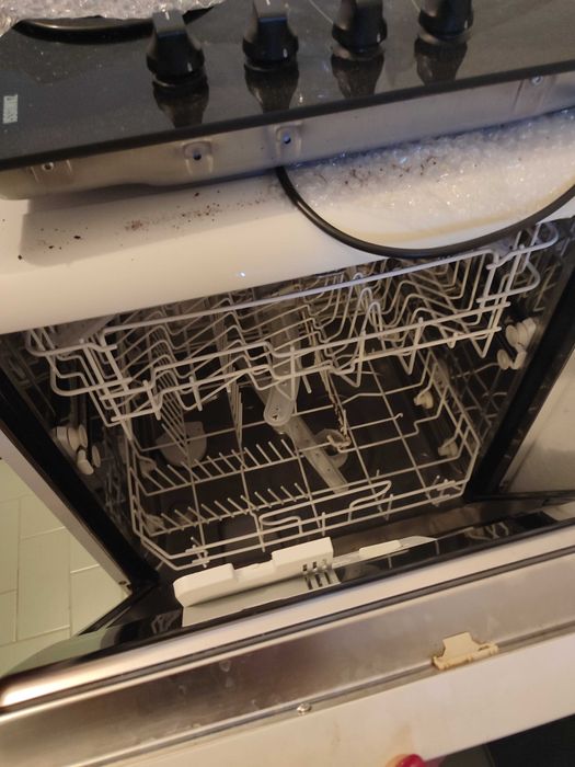 Máquina de lavar louça, Cooktop e sanduicheira.