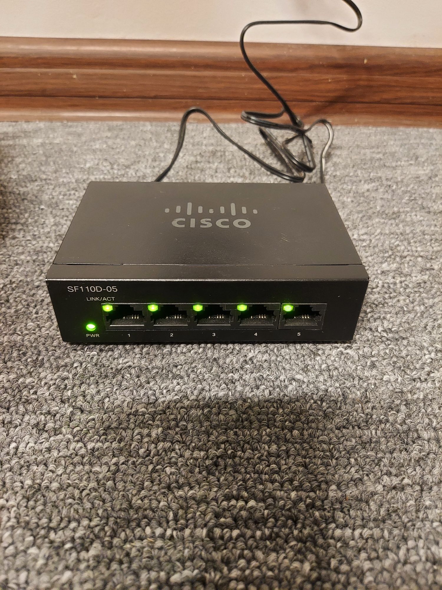Przełącznik sieciowy SWITCH Cisco SF-110D-05