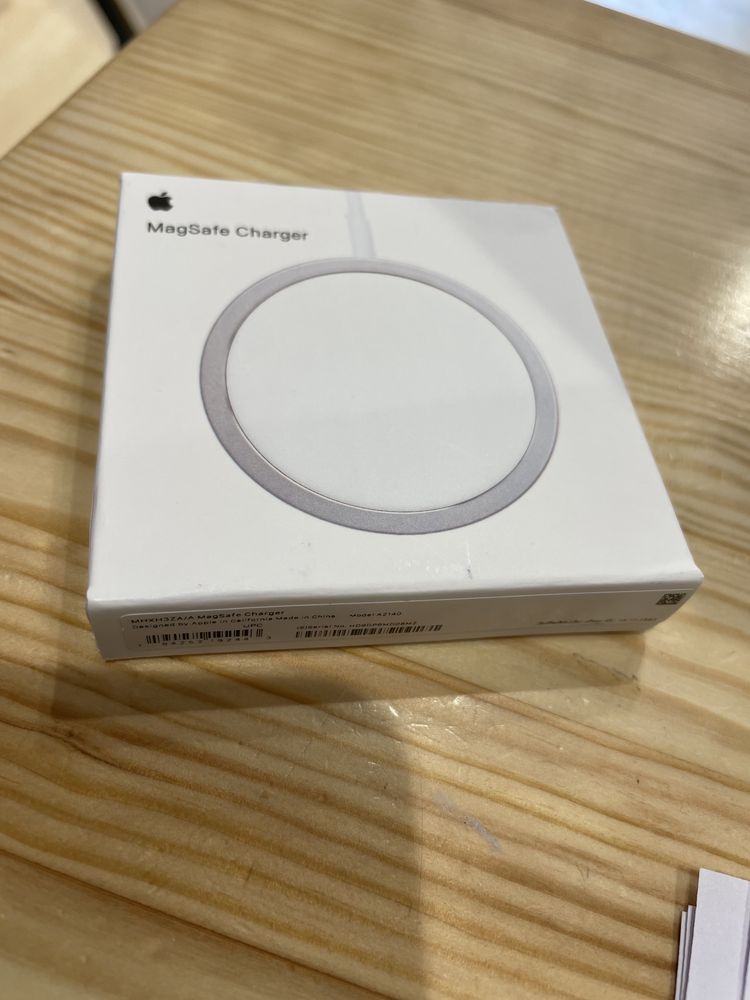 Безпровідний зарядний пристрій Apple MagSafe