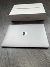 Apple MacBook Air 8/256 gb Silver 24 цикла зарядки!!!