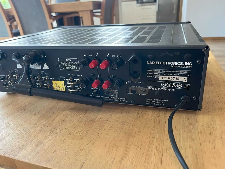 Amplituner NAD 7100 Monitor Series  FM AM