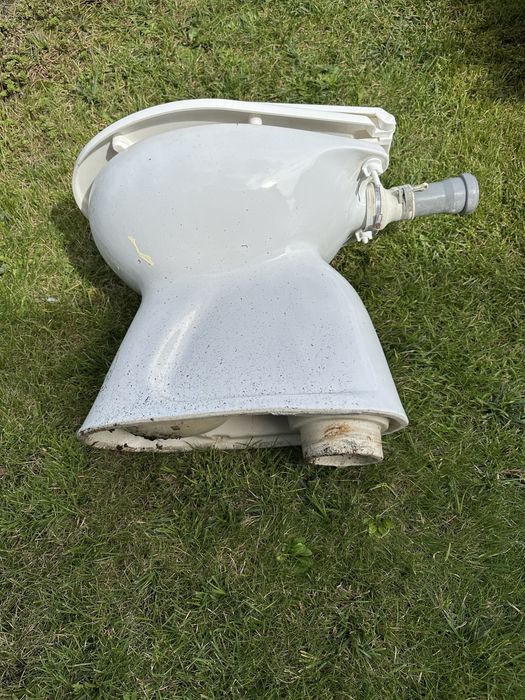 Sedes WC Ubikacja z deską / kibel