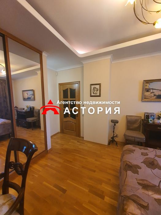 Продаж повнометражної 3-кімнатної квартири!