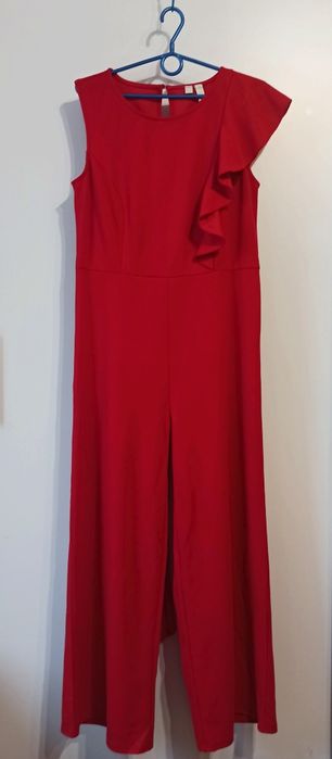 Czerwony kombinezon wyjściowy