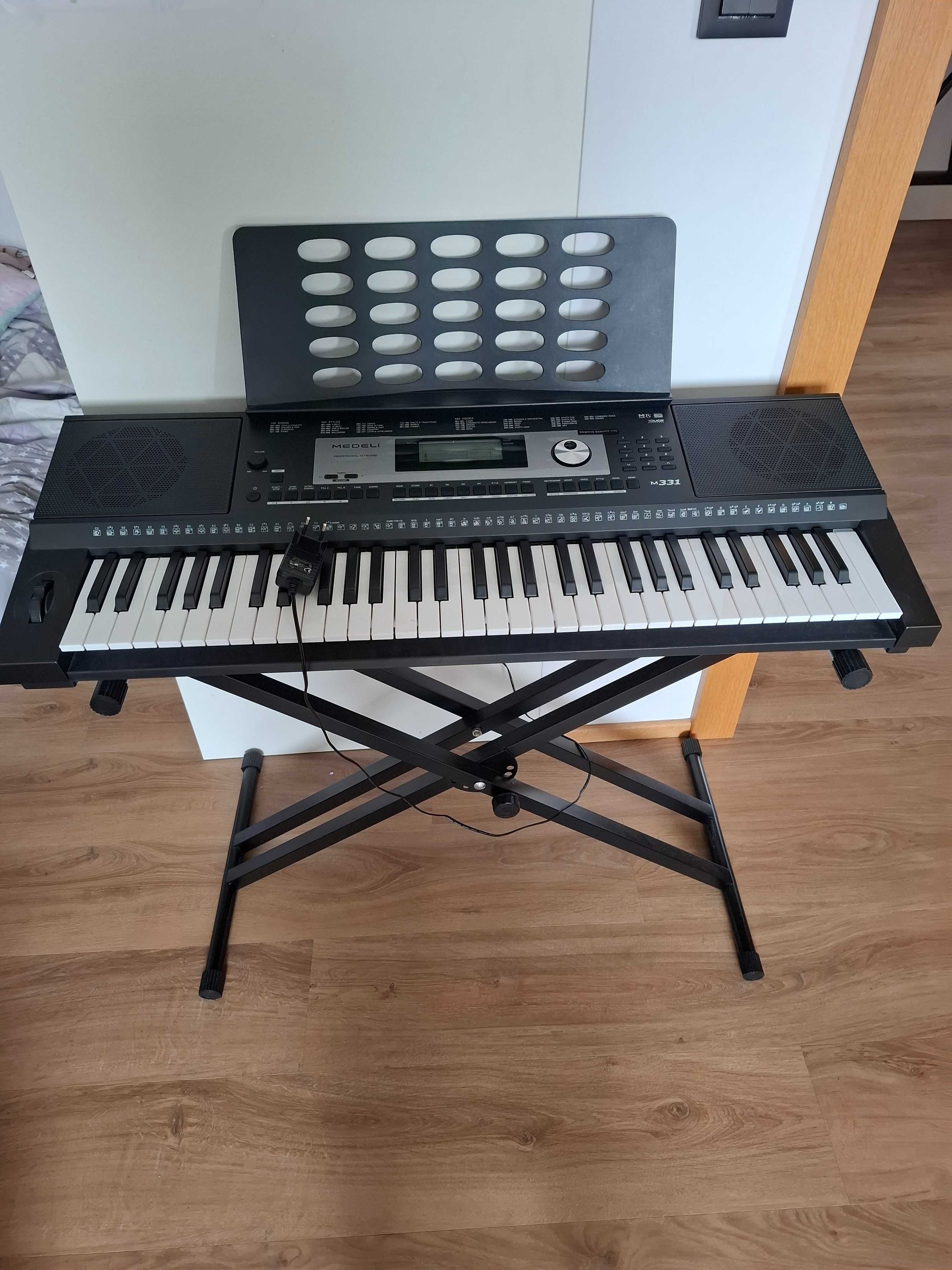 Keyboard Medeli M331