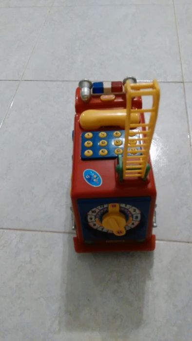 Carro de Bombeiros / Telefone e Encaixe de Formas e Cores