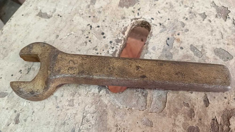 Продаю силовой гаечный ключ на 32мм