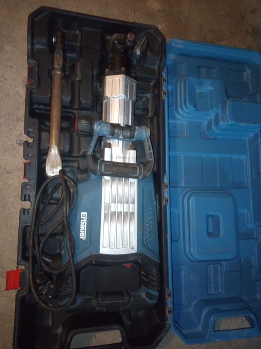 Młot wyburzeniowy Erbauer ERB567DRH 1750W 45J
