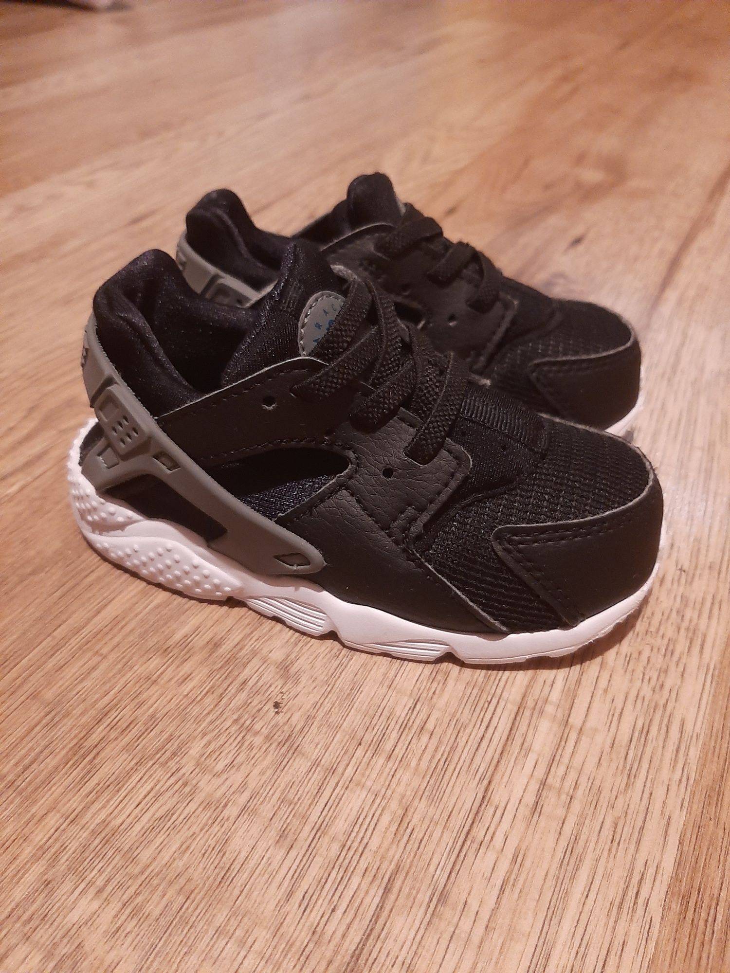 Buty Nike Huarache r. 23.5