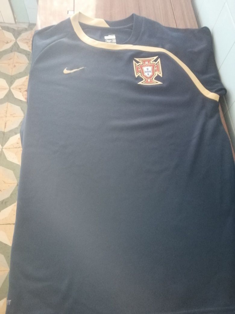 Vendo t-shirt Nike Portugal (portes incluídos)