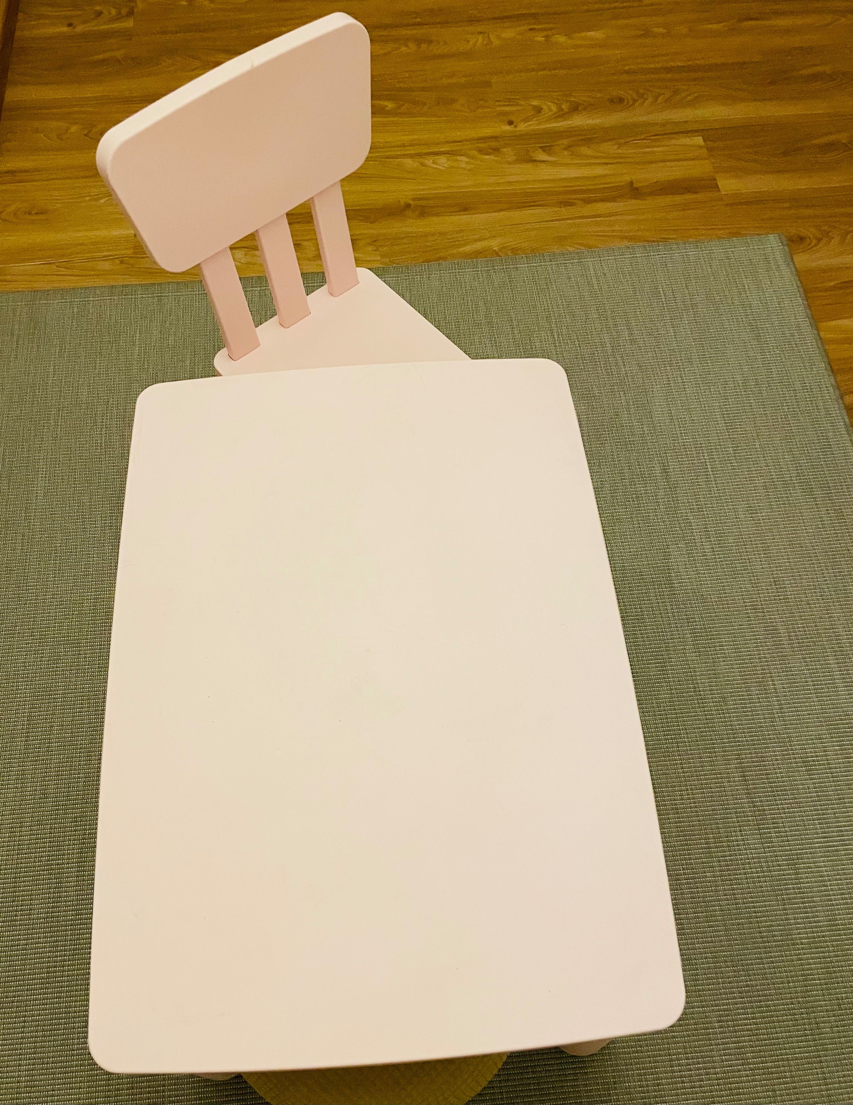 Conjunto mesa e cadeira de crianca