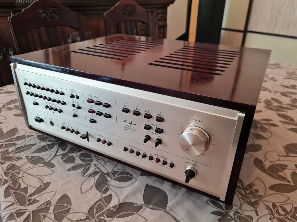 Hi end Accuphase p400 and c240,