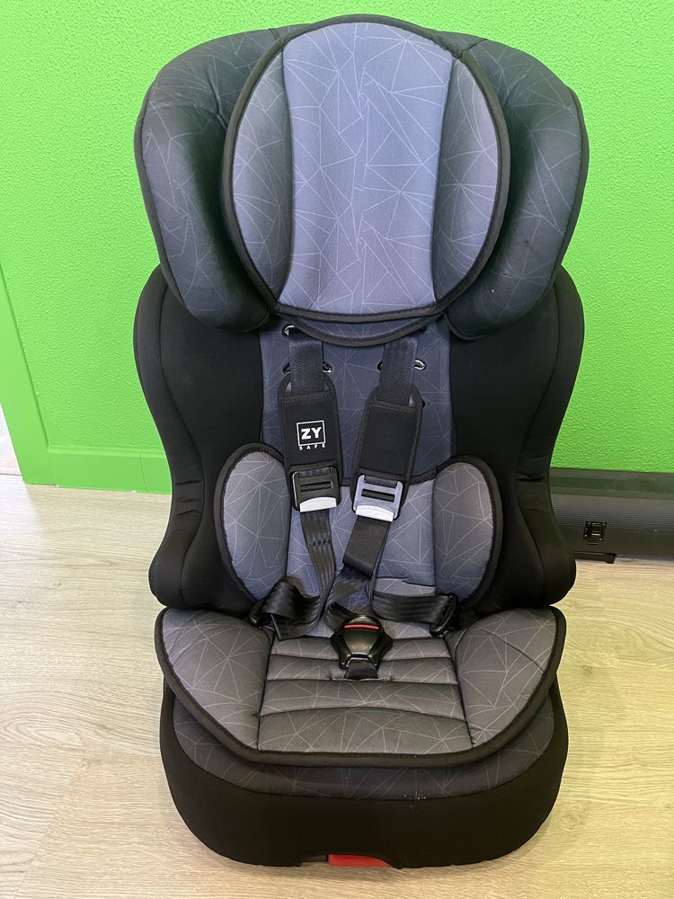 Cadeira com isofix Zippy