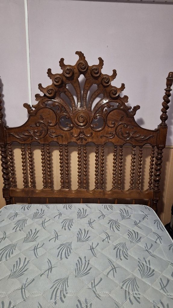 Cama de casal antigo