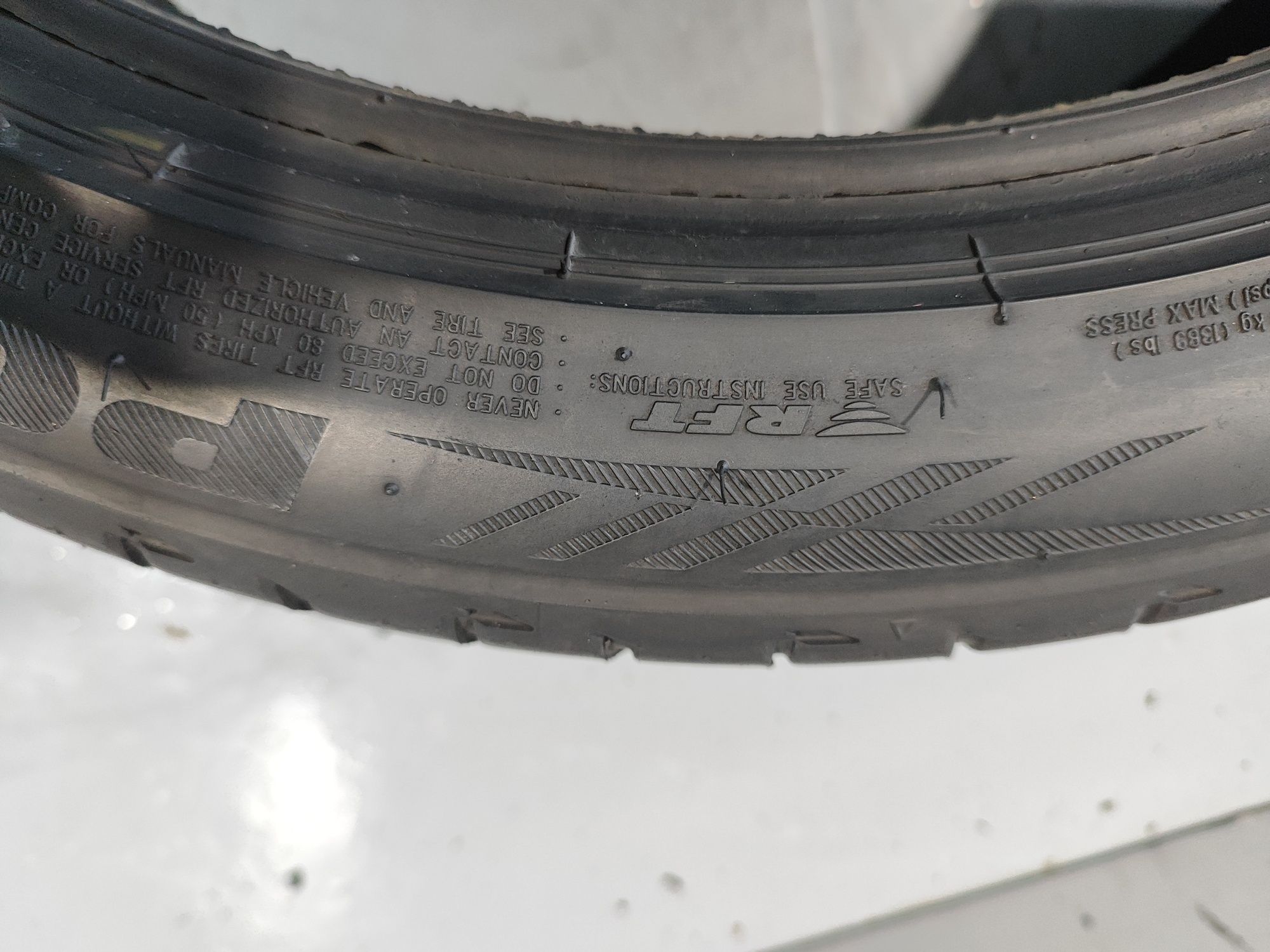 2 pneus semi novos 225-45R19 Bridgestone - Oferta da entrega - 150 EUR
