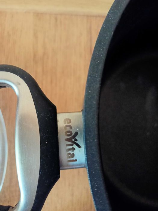 Trzypoziomowy, uniwersalny parowar.