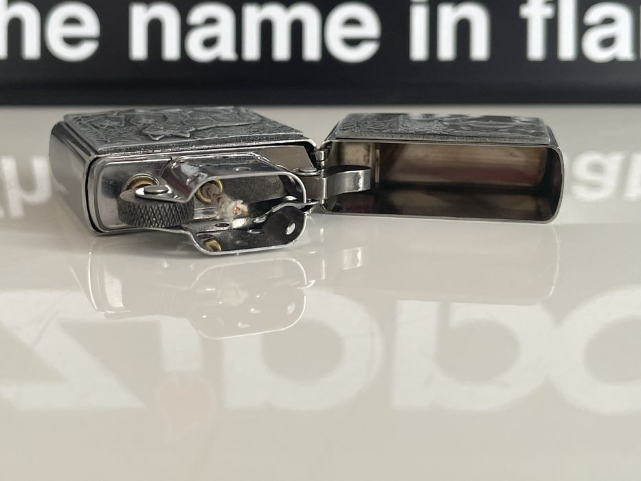 Zapalniczka Zippo Timberwolves, wilki leśne, Brushed Chrome